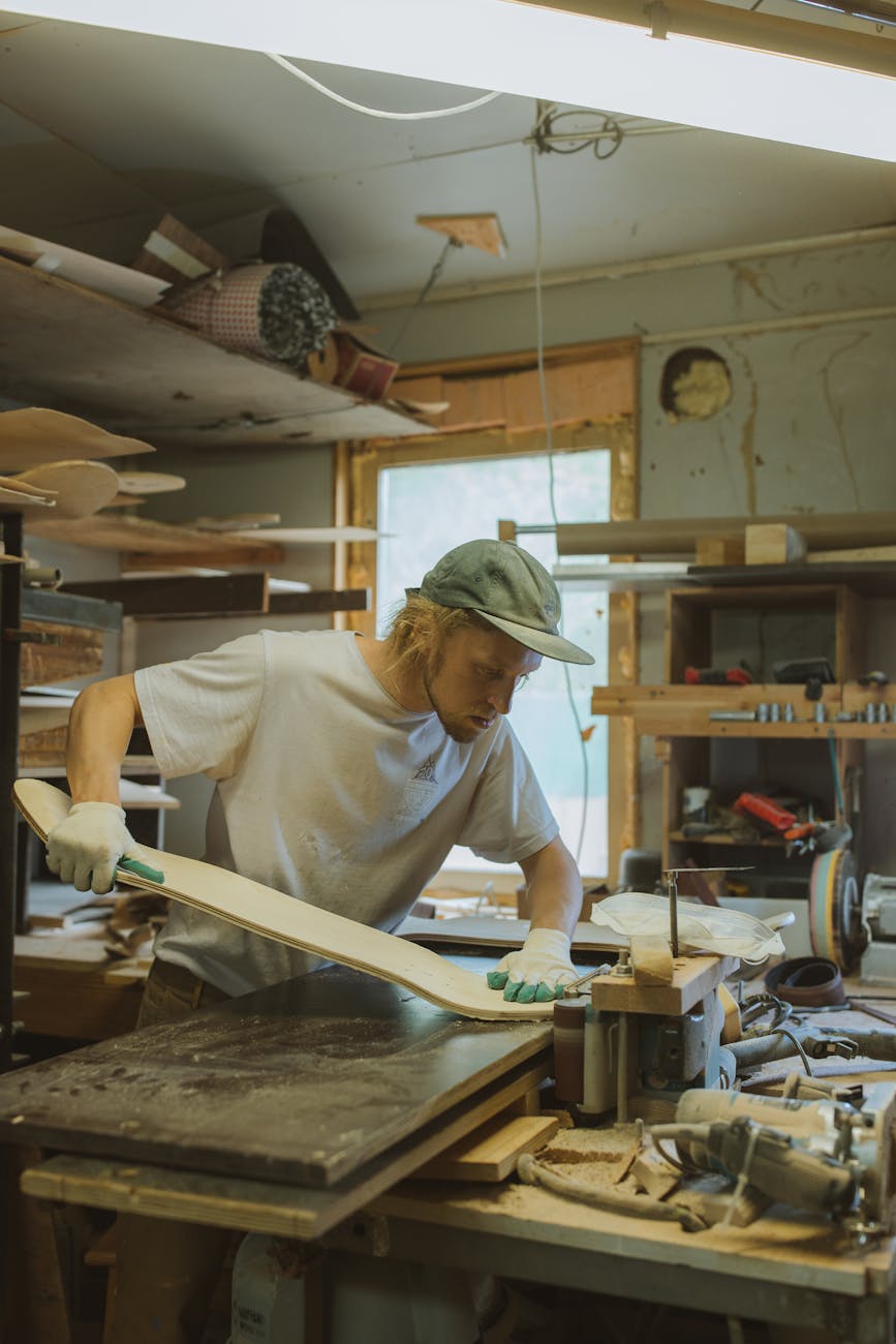 Tischlerei Bergmann — Tischlermeister in der Werkstatt